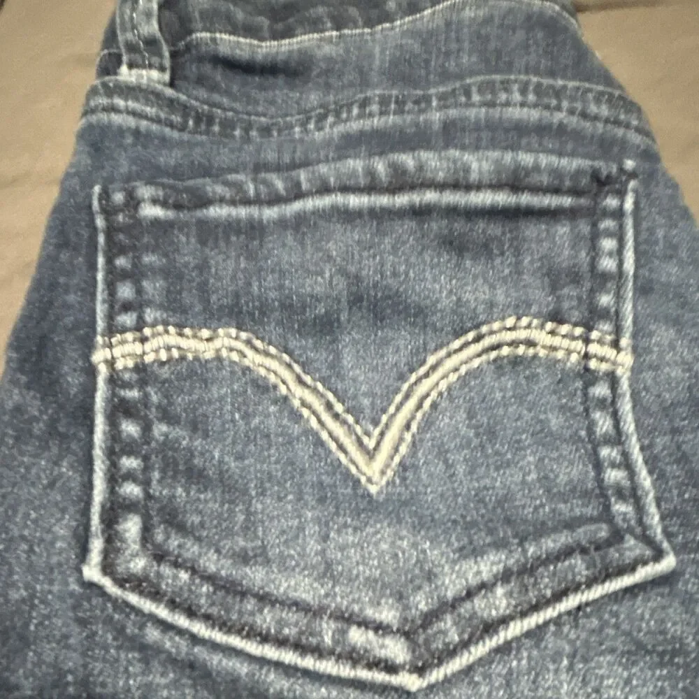 Levis levi 710